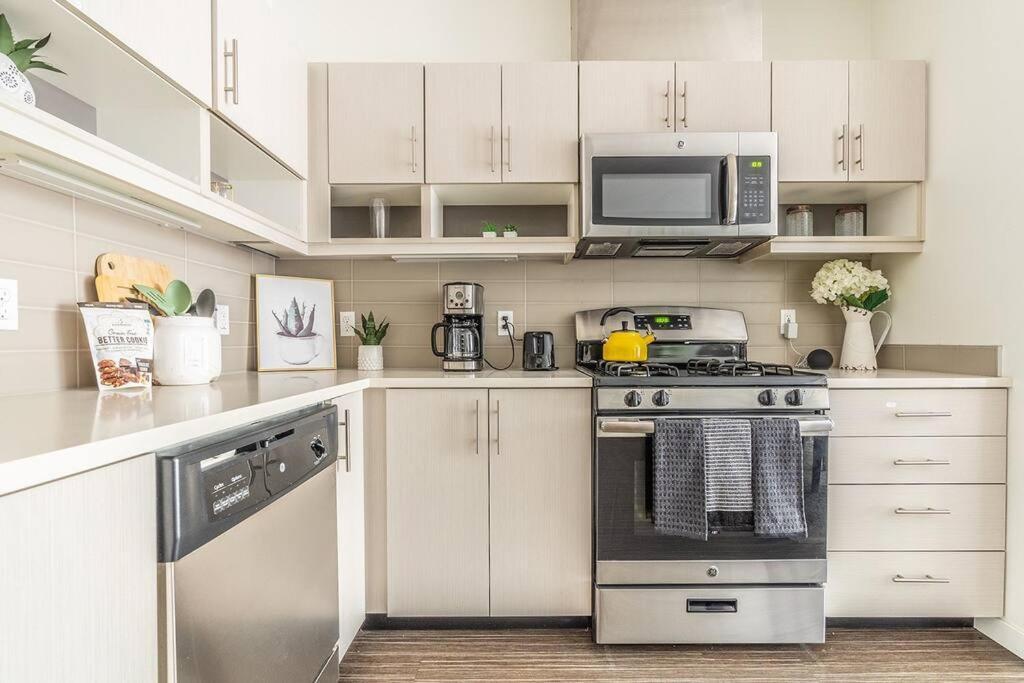 One Bedroom Luxury Apartment Σιάτλ Εξωτερικό φωτογραφία
