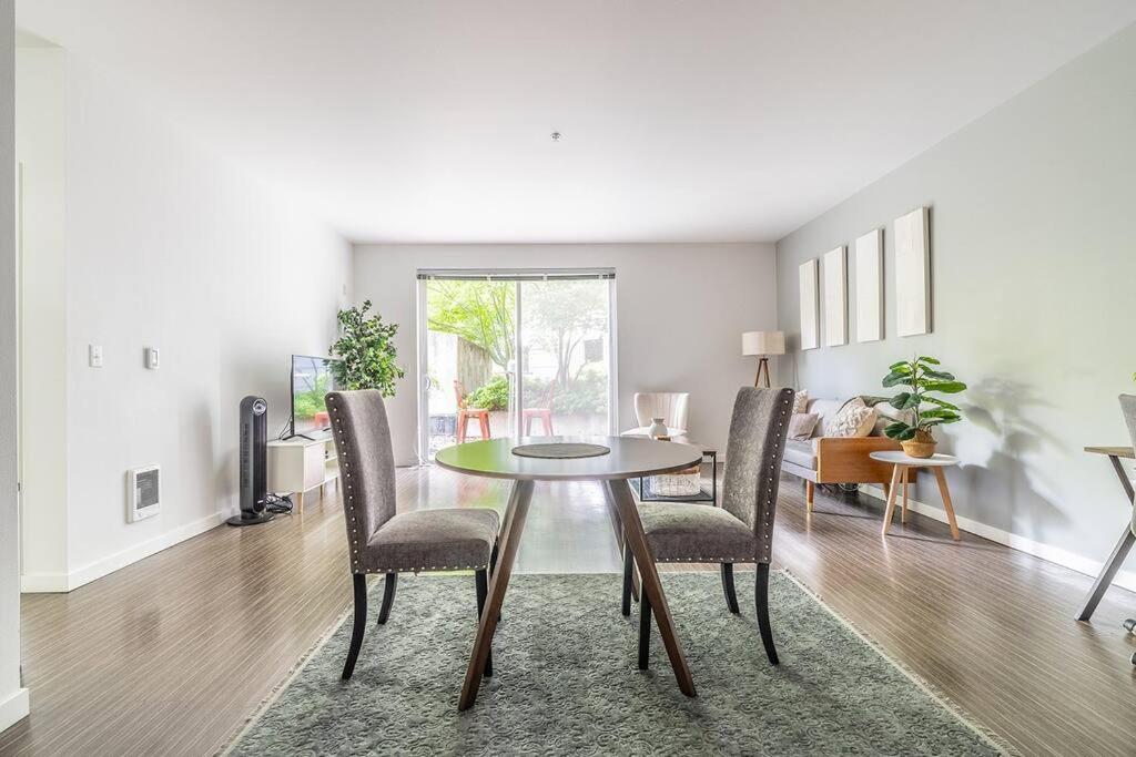 One Bedroom Luxury Apartment Σιάτλ Εξωτερικό φωτογραφία